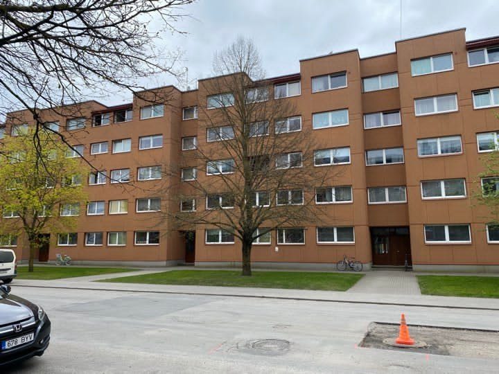 Renoveeritud viiekorruseline korterelamu fassaad